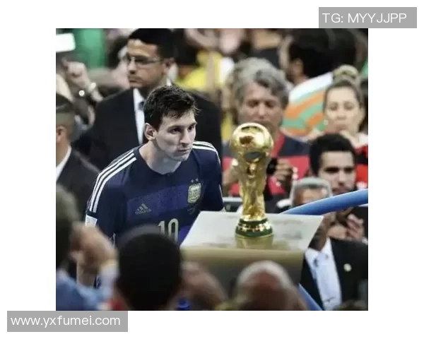 77足球球星经典瞬间回顾 探寻传奇人物的荣耀与奋斗历程 77足球球星经典瞬间回顾 探寻传奇人物的荣耀与奋斗历程