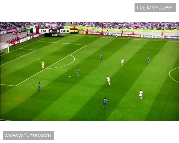 《全方位近距离观看足球巨星动态的创新软件》 《全方位近距离观看足球巨星动态的创新软件》