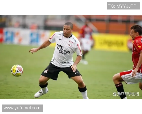 《聚焦足球史上50大传奇球星 探索他们的辉煌成就与球场传奇》