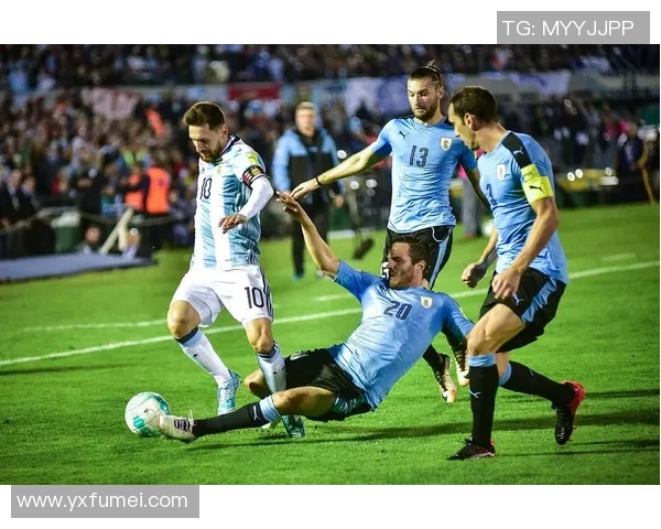 帅气足球球星风采：这些球员不仅技术出众，颜值也同样引人注目